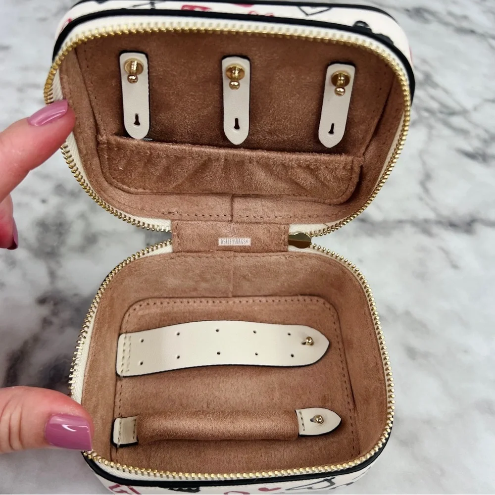 Kate Spade Scribble Heart Staci Boxed Jewelry Holder - Picture 8 of 12